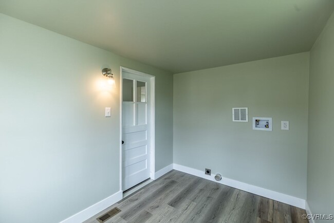 Building Photo - Newly Renovated 4-Bedroom Home in Town of ...