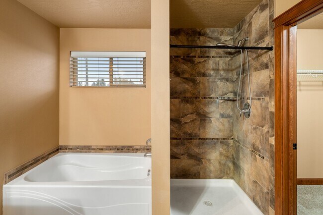 Building Photo - Great Location, Single Family Home, CDA, Pet Friendly