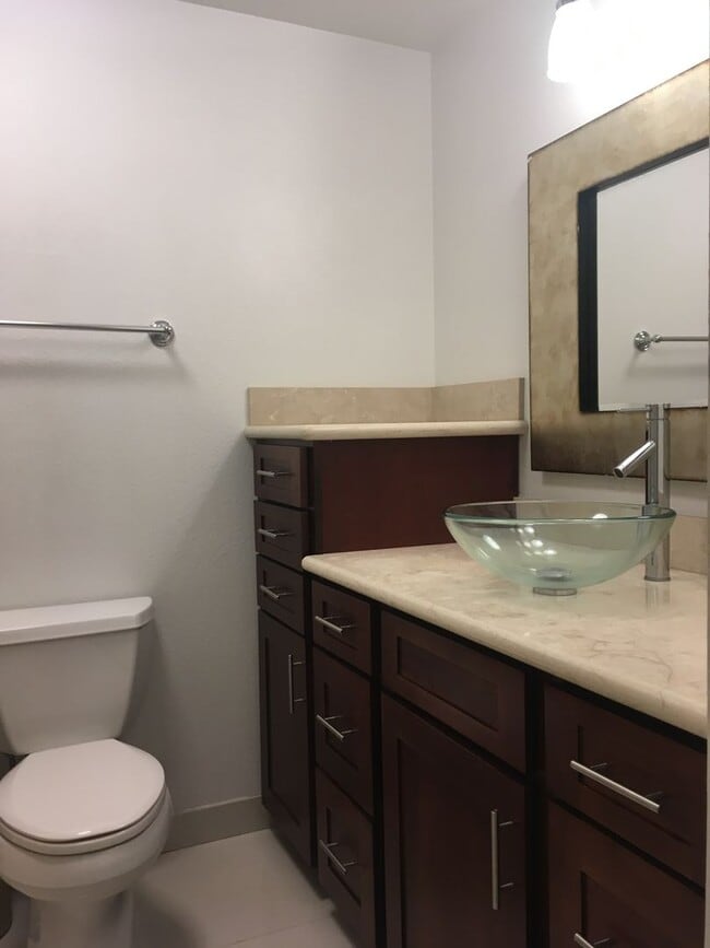 Building Photo - Healani Gardens-2 bed, 2 bath, 2 parking!