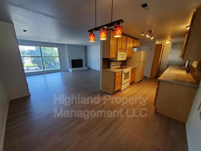 Building Photo - 1705 NE Wheatland Dr