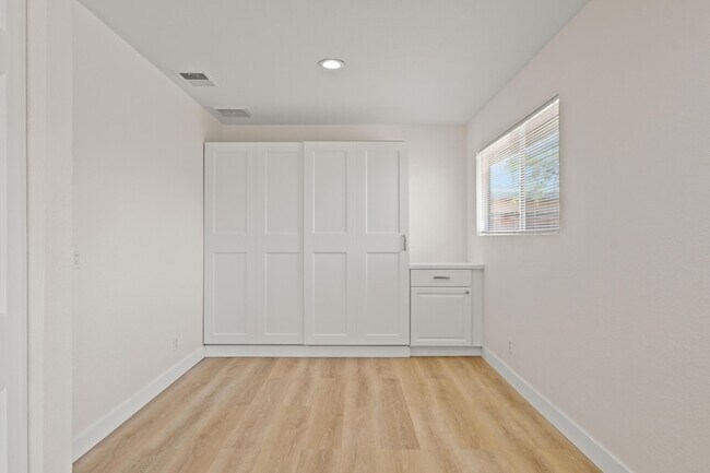 Building Photo - 73425 San Nicholas Ave