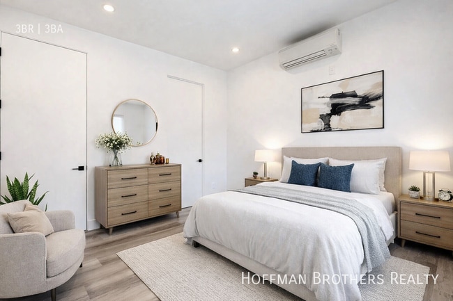 Building Photo - 525 Normandie Ave