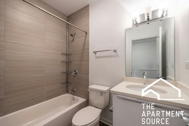 Building Photo - 2700 W North Ave