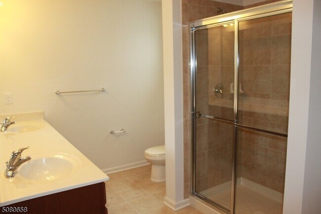 Building Photo - 506 Waterview Ct