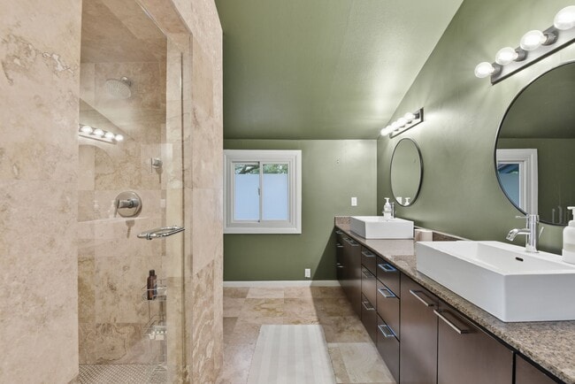 Building Photo - 4603 Ivanhoe St