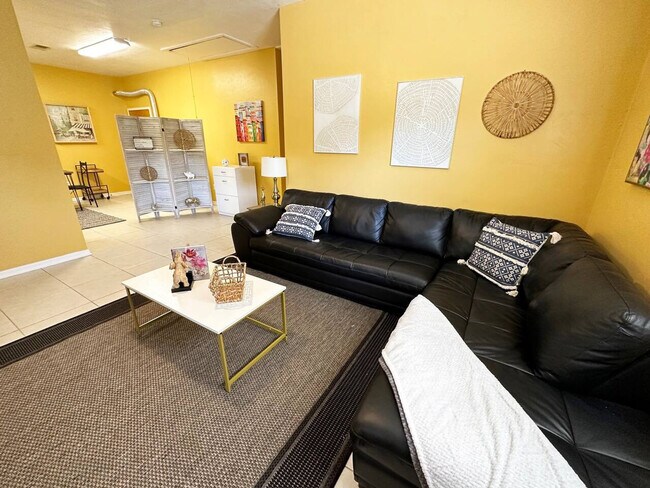 Building Photo - 408 NW 5th Ave