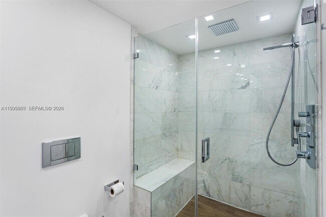 Building Photo - 5600 Collins Ave