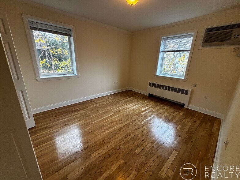 Building Photo - 105 Longwood Ave