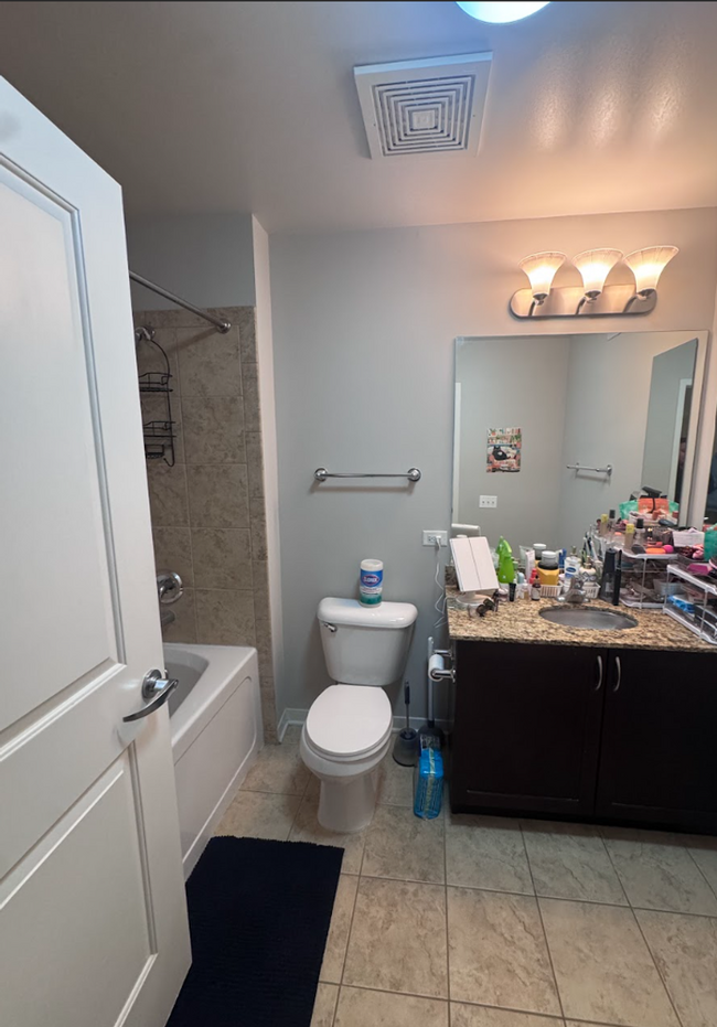 Building Photo - Luxurious 3-Bedroom, 3-Bath Townhouse Loca...