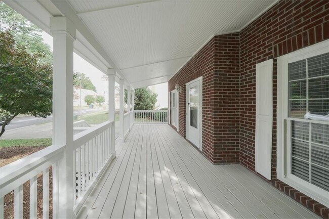 Building Photo - 4085 Pineset Dr