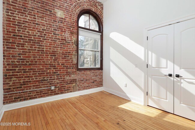 Building Photo - 179 Chelsea Ave