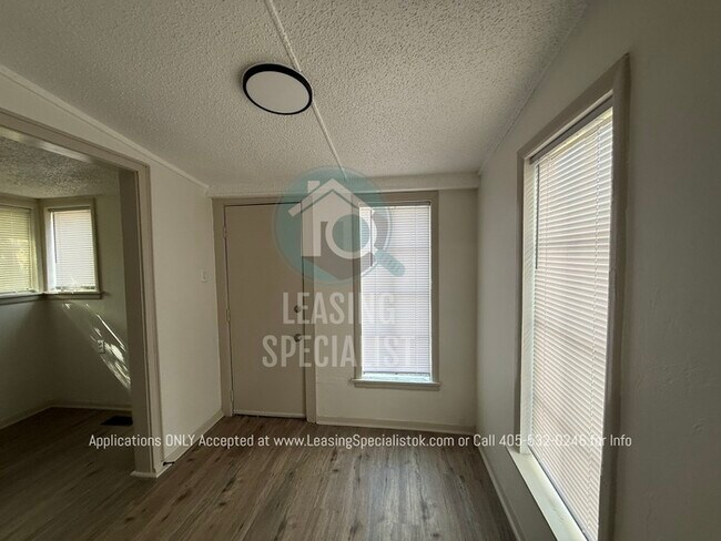 Building Photo - Charming South East OKC Home AVAILABLE FOR IMMEDIATE MOVE IN!