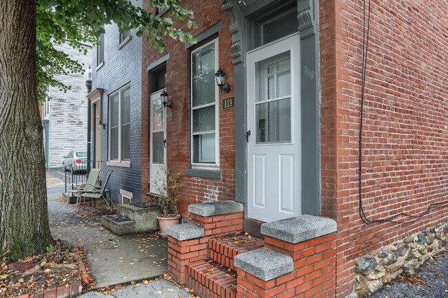 Building Photo - 119 Herr St