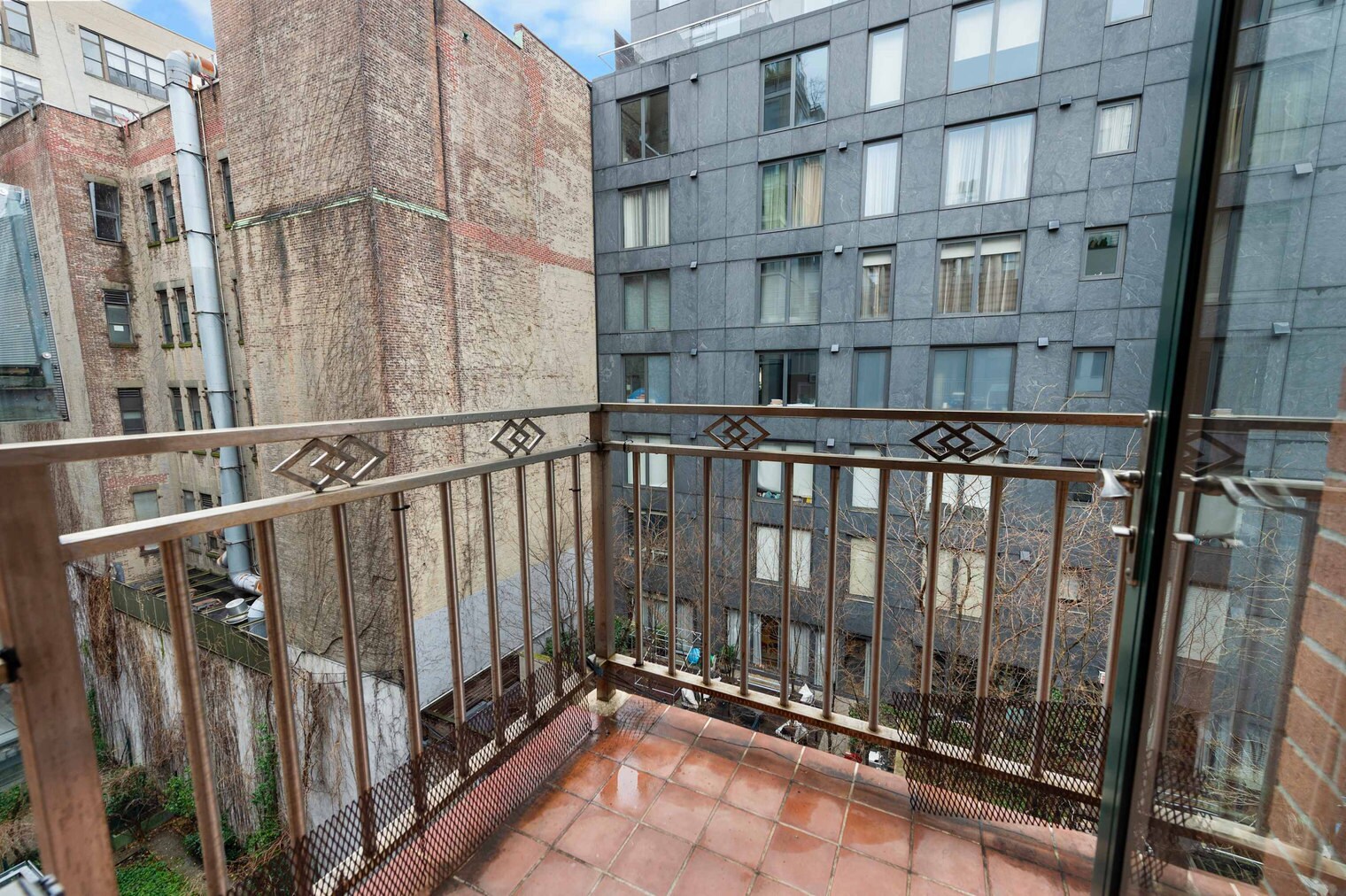 Building Photo - 140 W 19th St