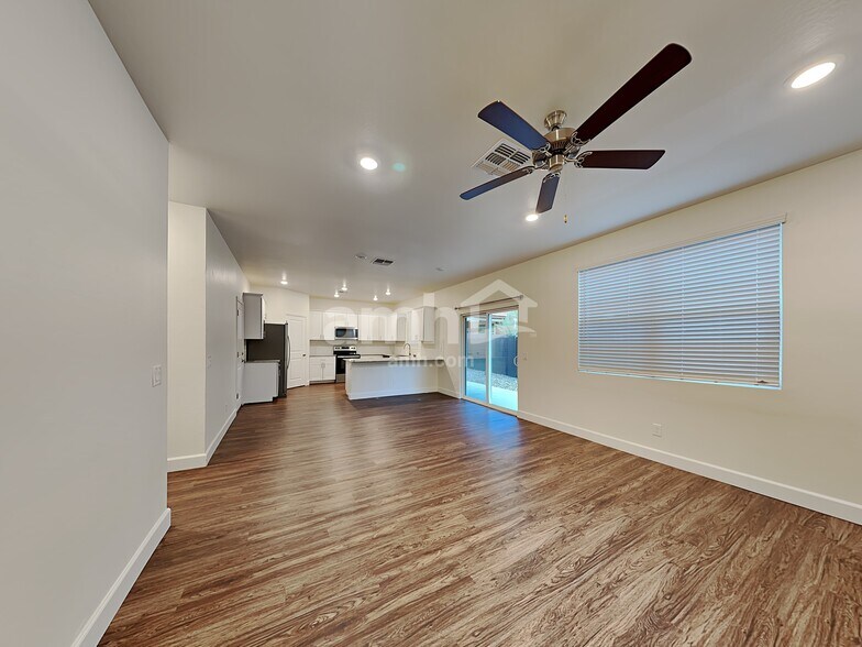 Building Photo - 669 W Bosal Dr