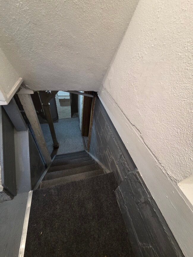 Building Photo - 2400 S Henry St