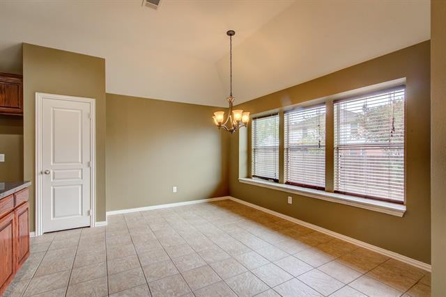 Building Photo - 304 Vista Way Dr
