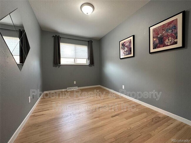 Building Photo - 4000 Darley Ave