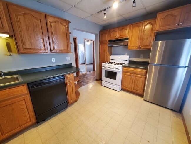 Building Photo - 2 Bedroom Single Family Ranch