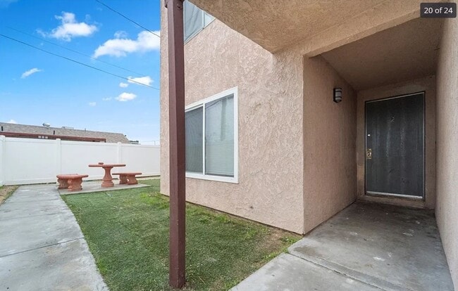 Building Photo - 1071 May Ln