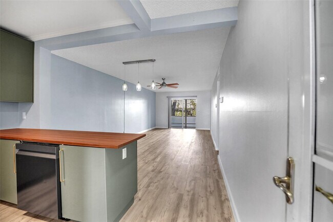 Building Photo - 2800 NE 14th Street Causeway