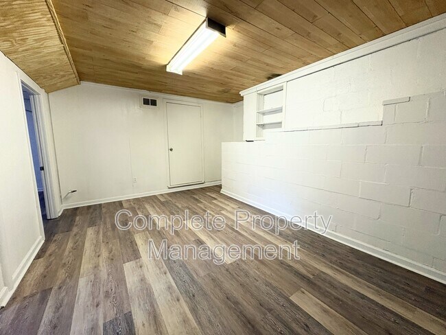 Building Photo - 2641 1st St NE