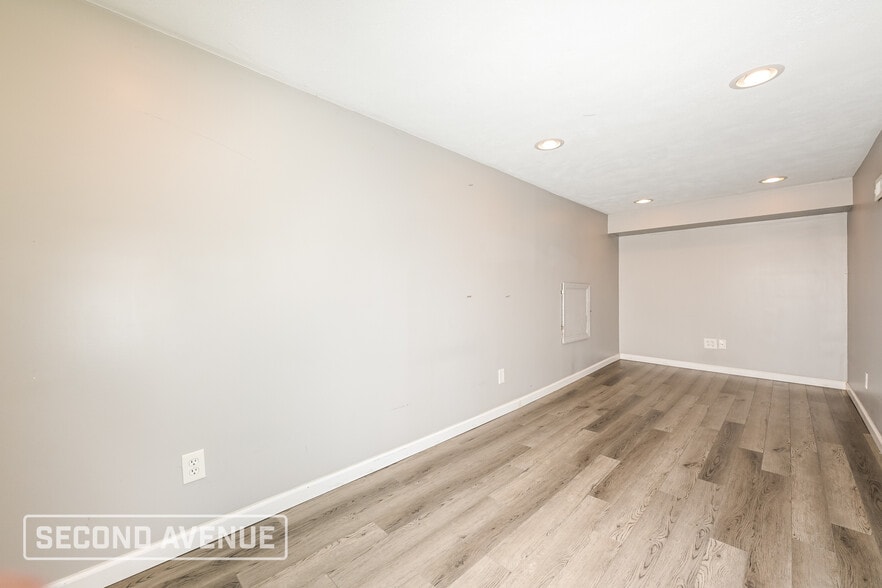 Building Photo - 220 Briarwood Dr