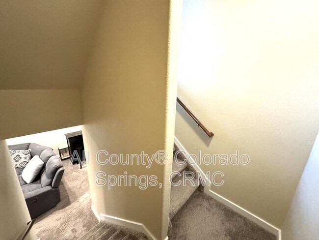 Building Photo - 8456 Hardwood Cir