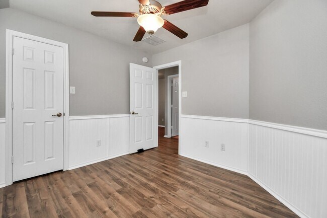 Building Photo - 6426 Haywards Crossing S Cir