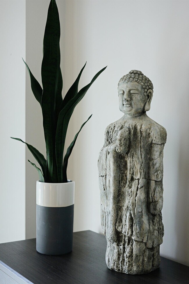 Building Photo - 619 Adams St