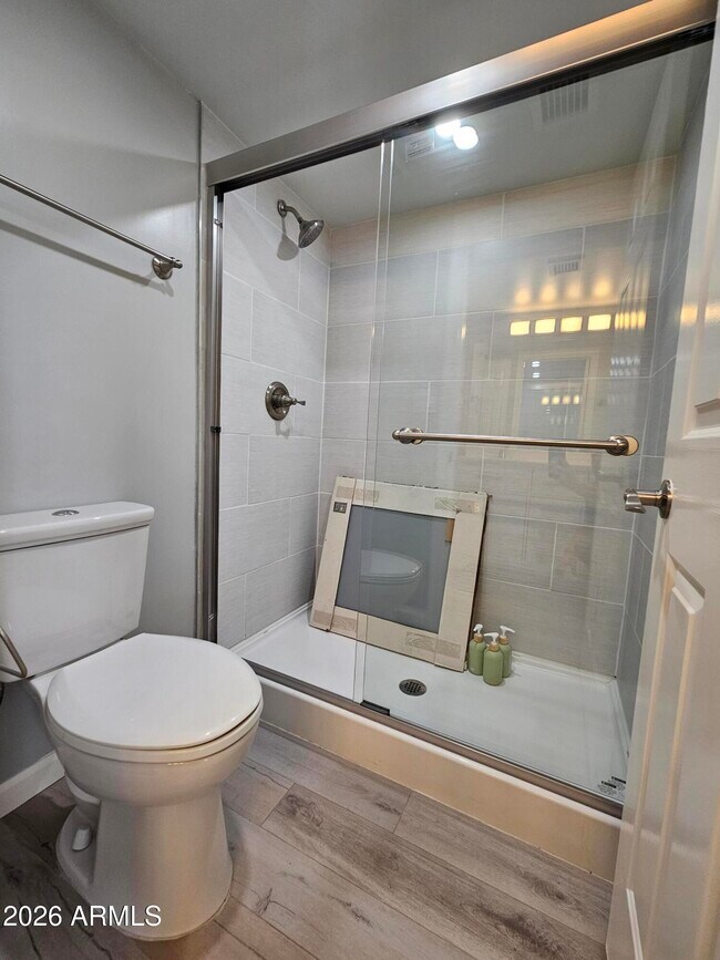 Building Photo - 10301 N 70th St