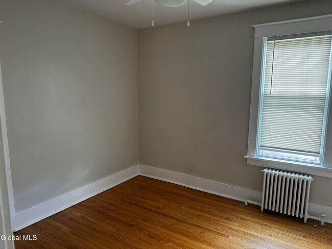 Building Photo - 122 Pinewoods Ave