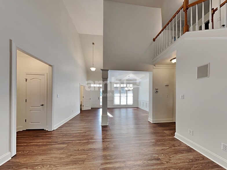 Building Photo - 830 Red Hawk Ct