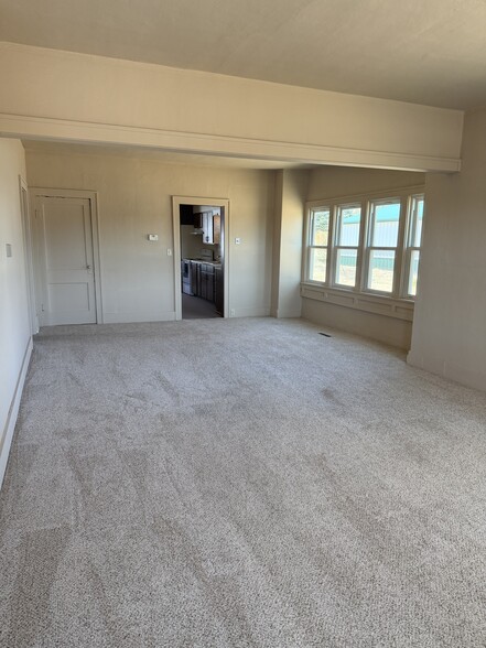 Building Photo - 320 Bates Blvd