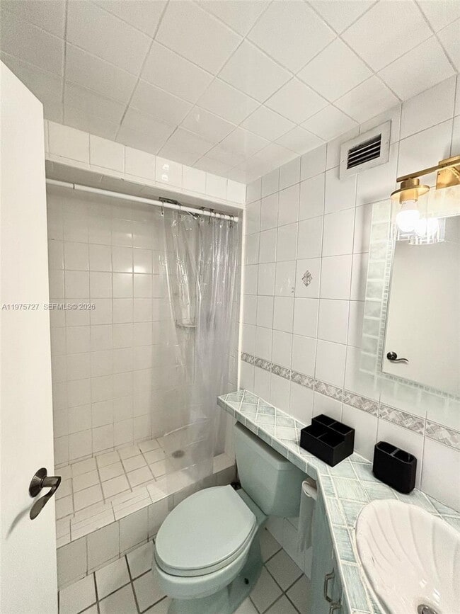 Building Photo - 905 Brickell Bay Dr