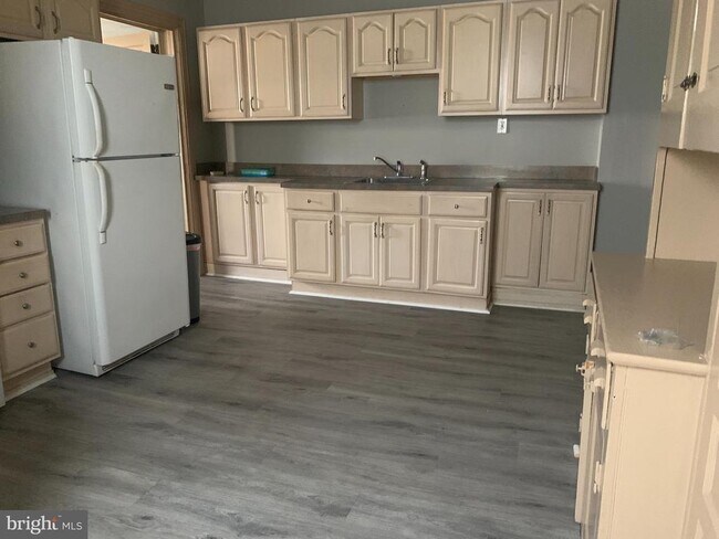 Building Photo - 340 Main St