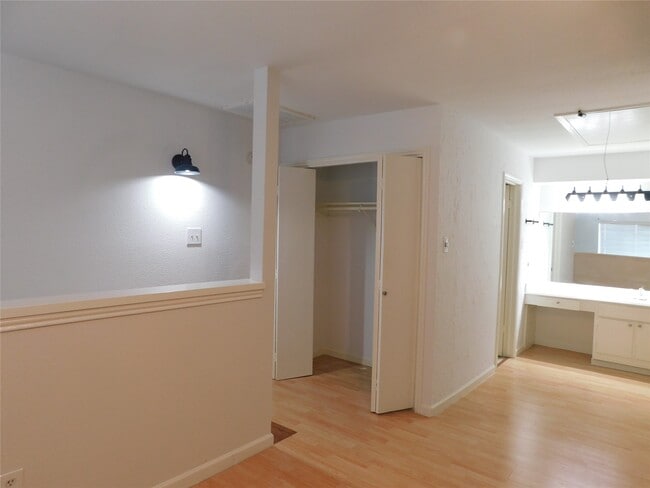 Building Photo - 9200 W Bellfort Ave