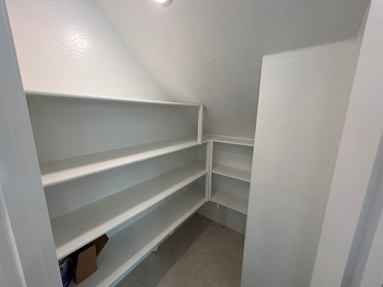Building Photo - 1168 E Sabino Dr