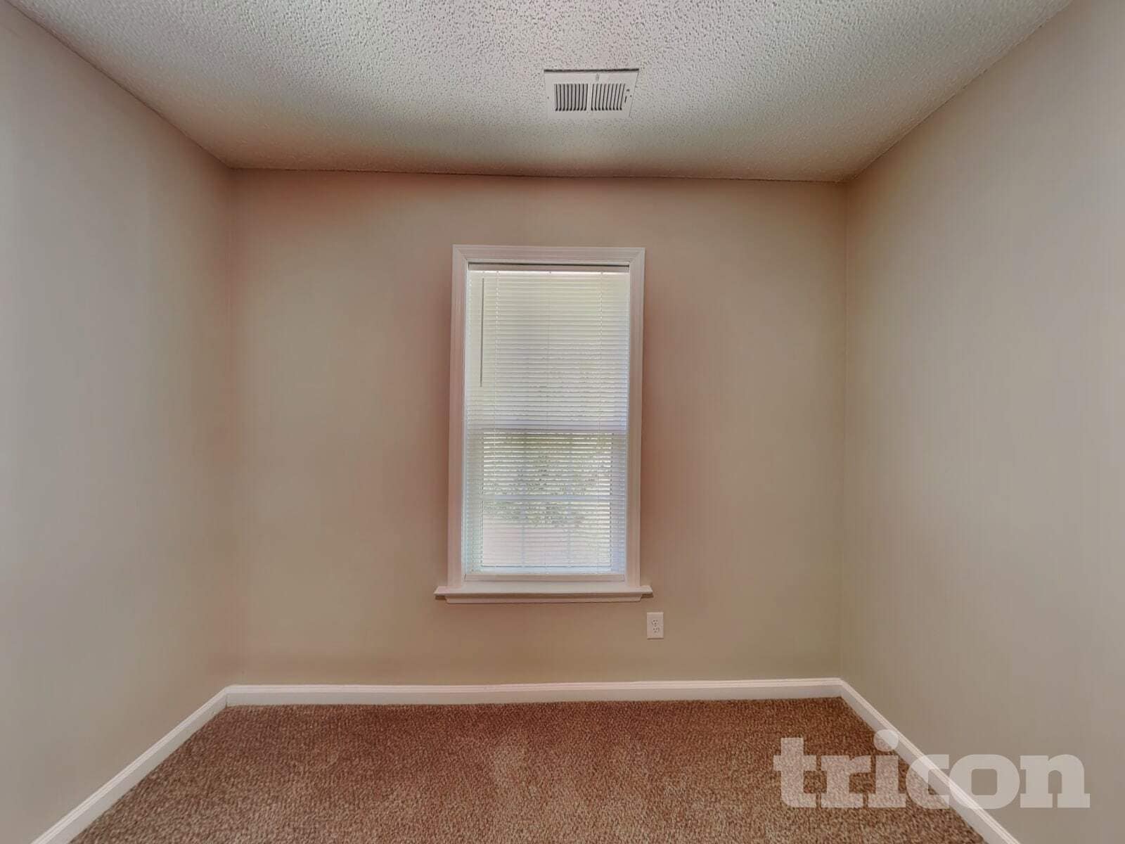 Building Photo - 4409 Woodlawn Dr