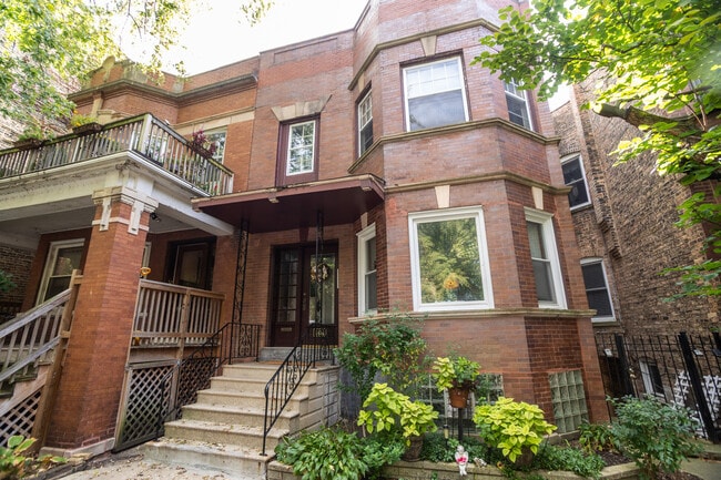 Building Photo - 1451 W Thome Ave