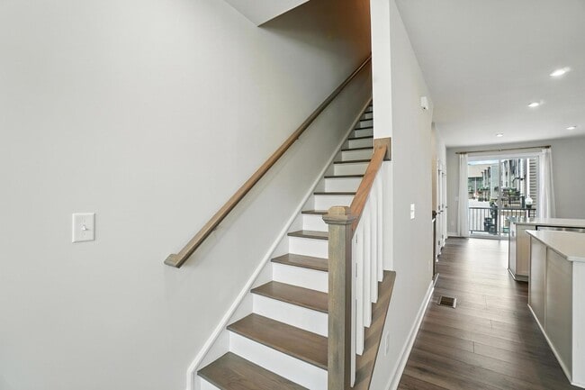 Building Photo - Modern City Living Near Uptown Charlotte