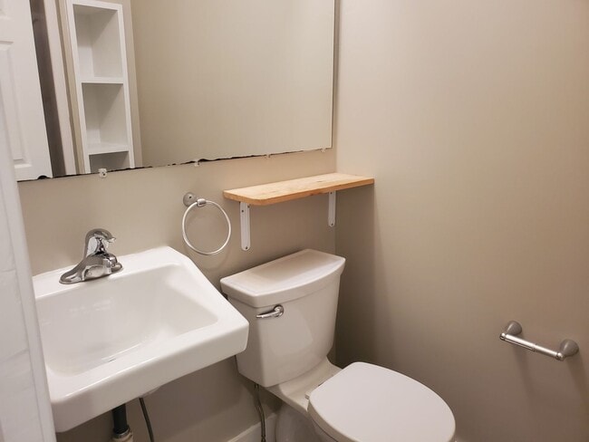 Building Photo - 632-634 Second St.