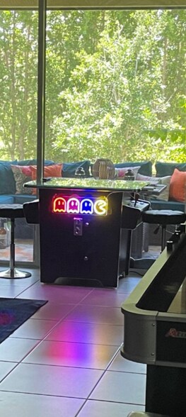 Building Photo - 7241 W Lenox Cir