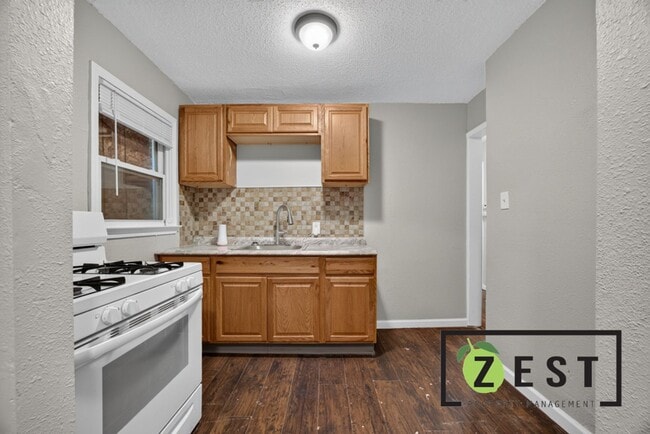 Building Photo - Charming 3 Bedroom home in Detroit Thursday August 6, 2026 @ 7:15p-7:45p