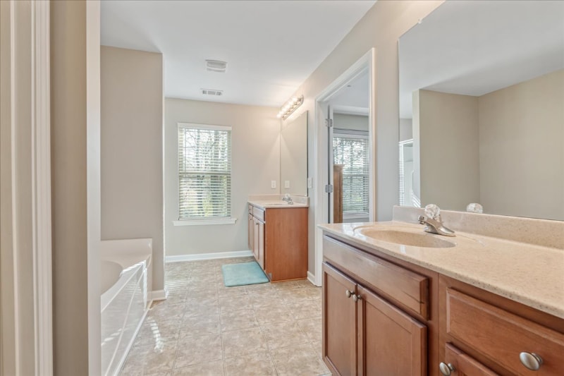 Building Photo - 145 Sunset Ln