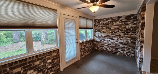 Building Photo - 2-Bedroom, 1.5-Bath Townhome in Fairway Vi...