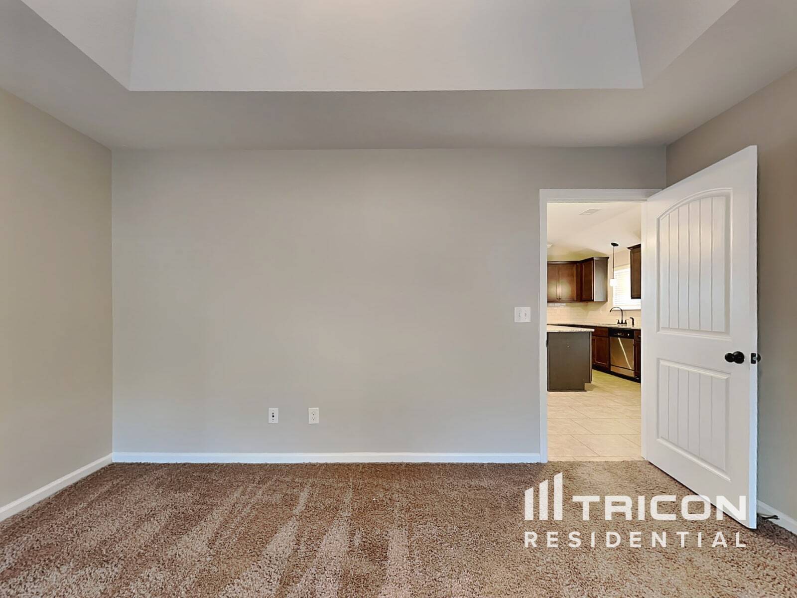 Building Photo - 3250 Alexandria Dr