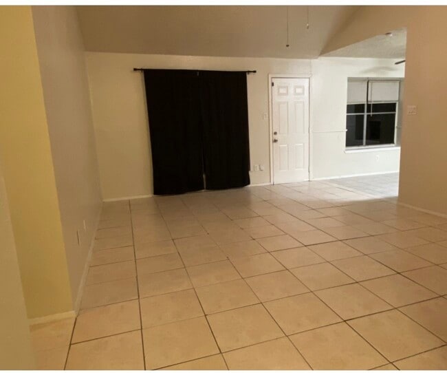 Building Photo - 16939 Cairnloch St