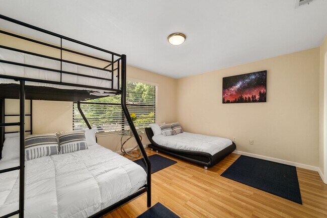 Building Photo - Haystacks Condo