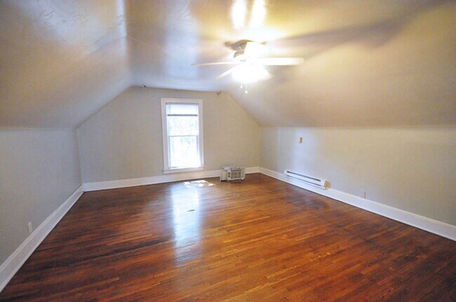 Building Photo - 131 W 8th Ave